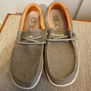 Hey dude Wally size youth 6